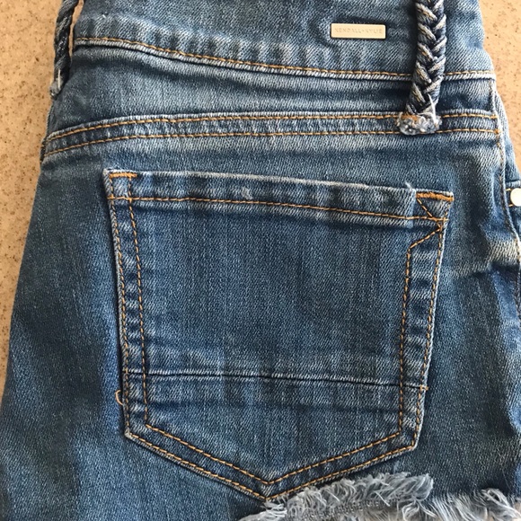 Kendall + Kylie denim shorts - Picture 2 of 3